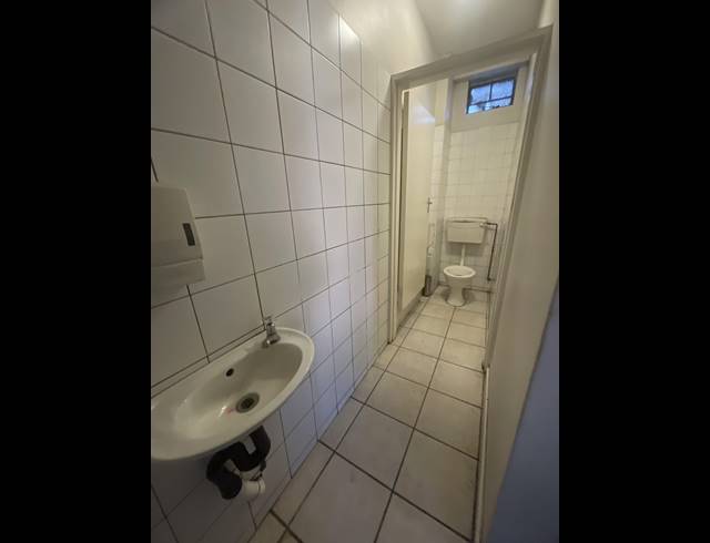 260M² BUSINESS TO LET IN CONGELLA